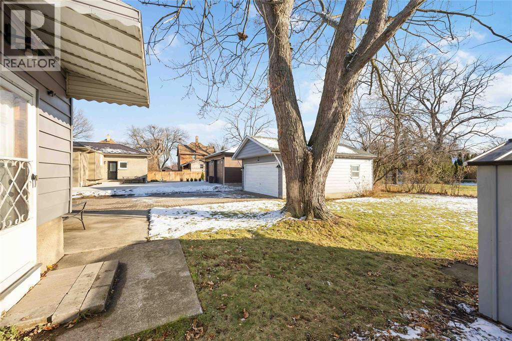 561 Mclaren Avenue, Sarnia, ON - Outdoor