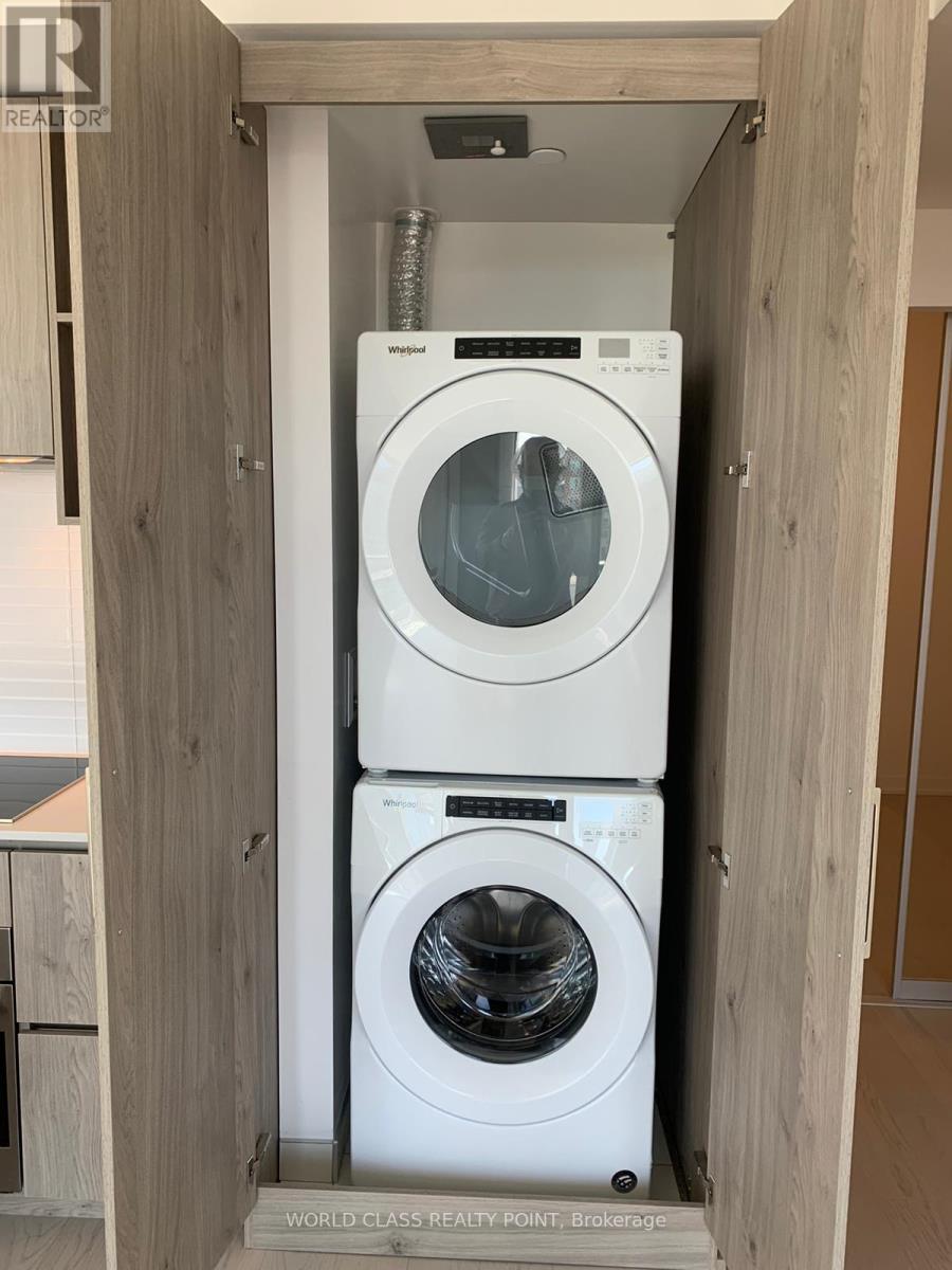 2712 - 1 Yorkville Avenue, Toronto, ON - Indoor Photo Showing Laundry Room