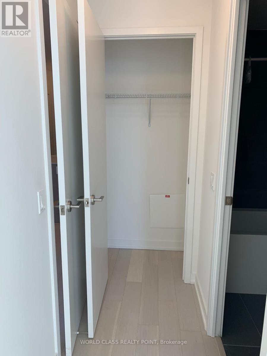 2712 - 1 Yorkville Avenue, Toronto, ON - Indoor