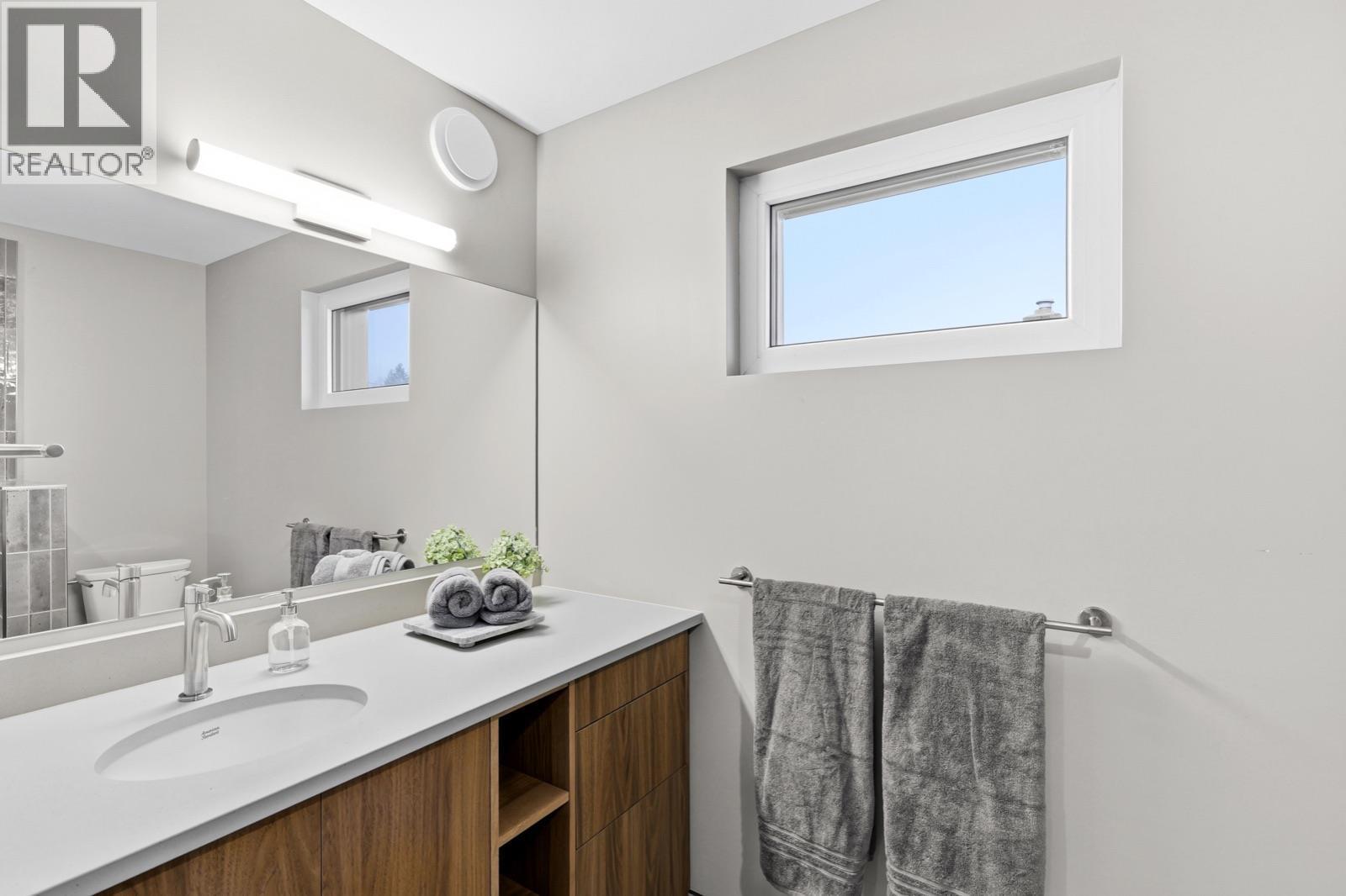 614 Cowan Street, Kamloops, BC - Indoor Photo Showing Bathroom