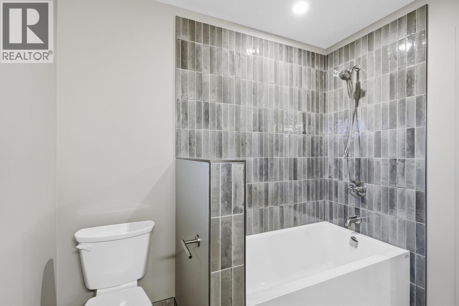 614 Cowan Street, Kamloops, BC - Indoor Photo Showing Bathroom