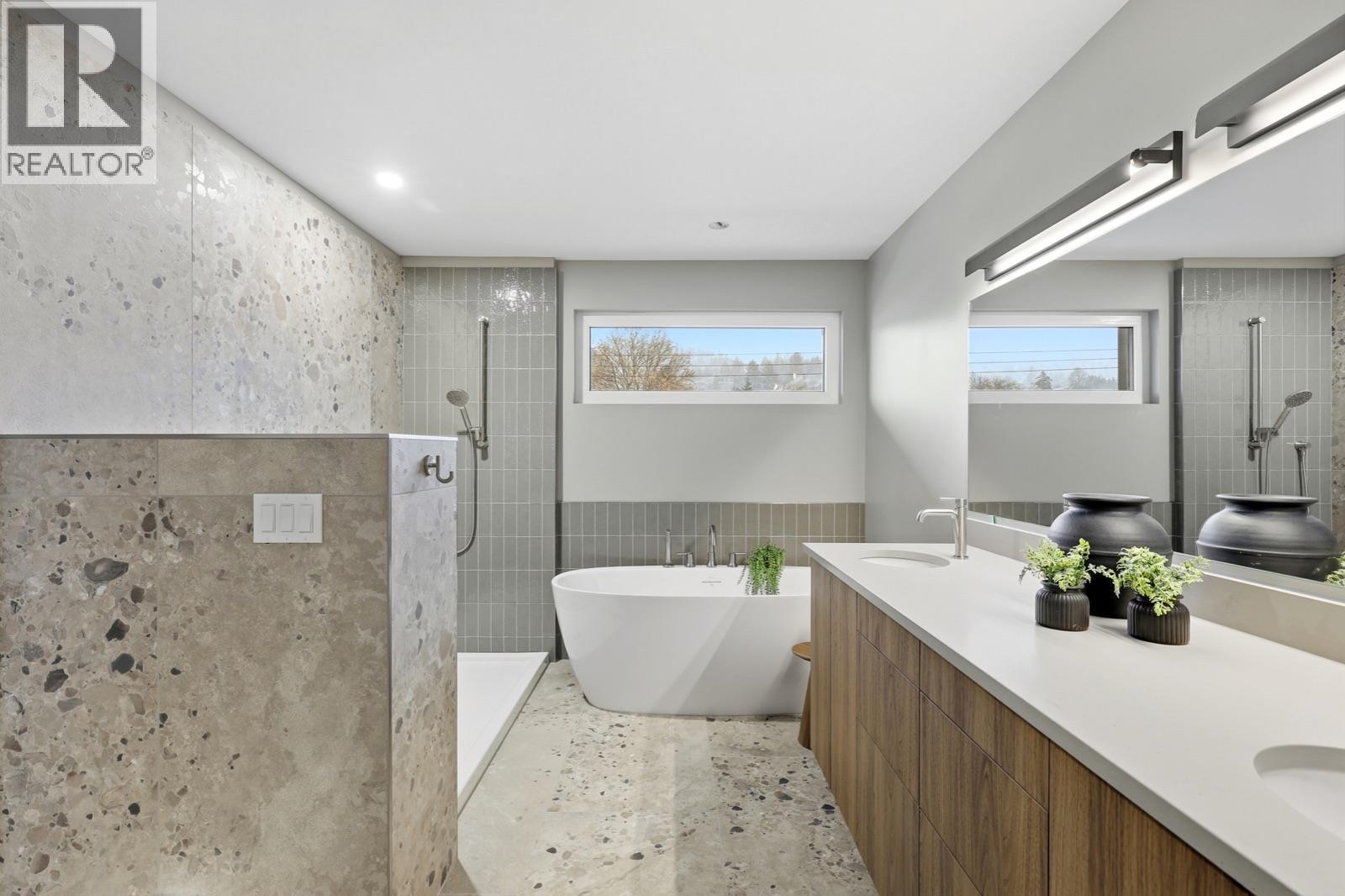 614 Cowan Street, Kamloops, BC - Indoor Photo Showing Bathroom