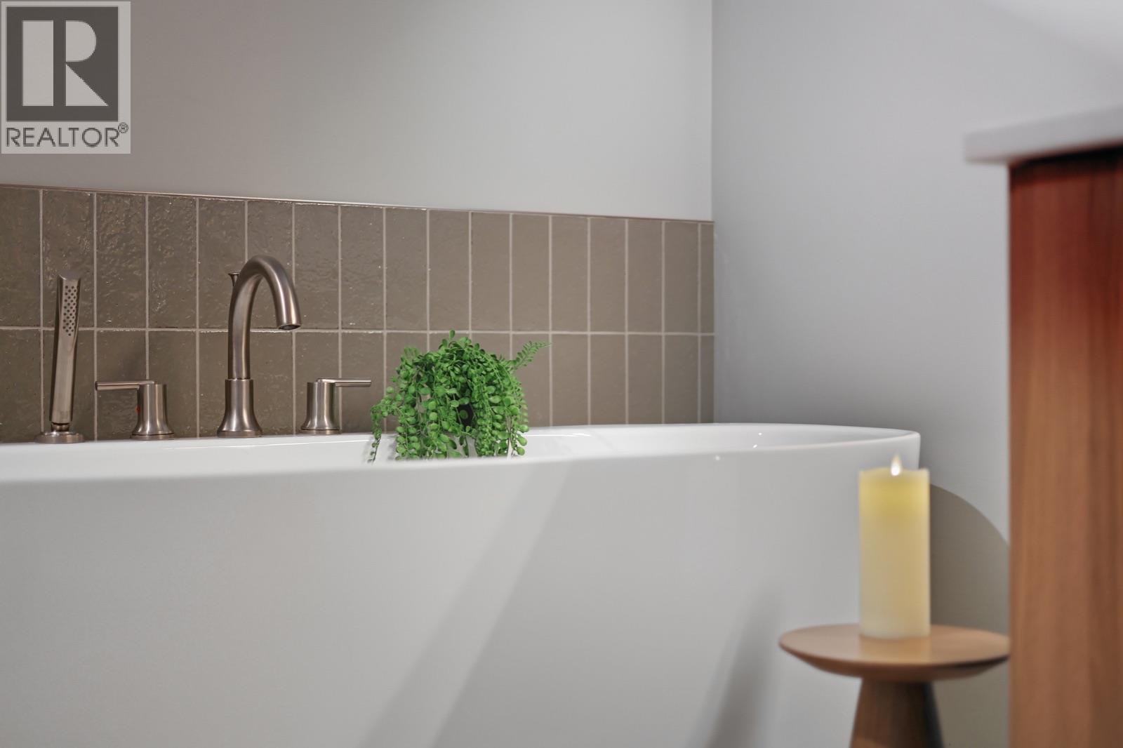 614 Cowan Street, Kamloops, BC - Indoor Photo Showing Other Room