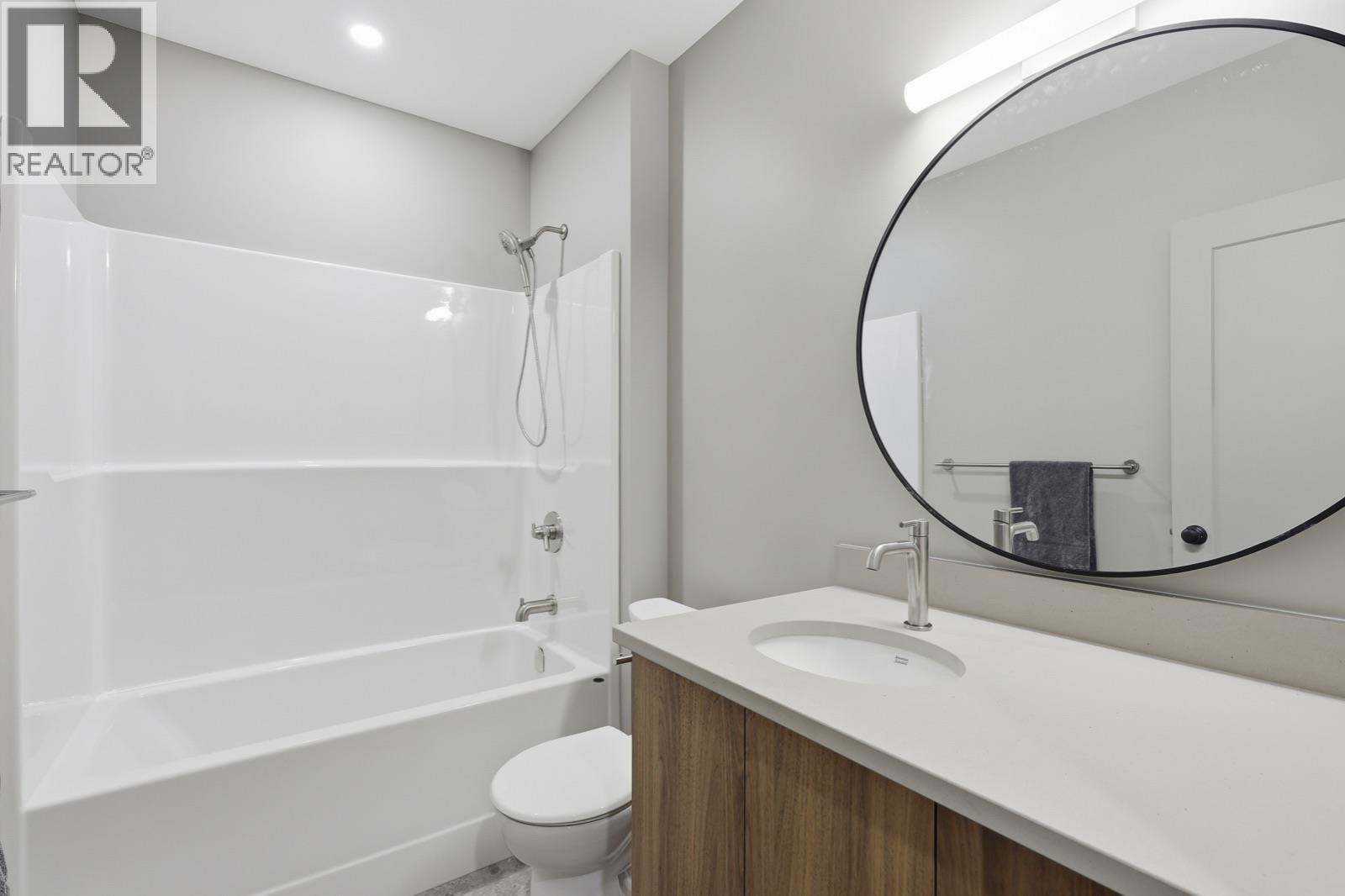 614 Cowan Street, Kamloops, BC - Indoor Photo Showing Bathroom