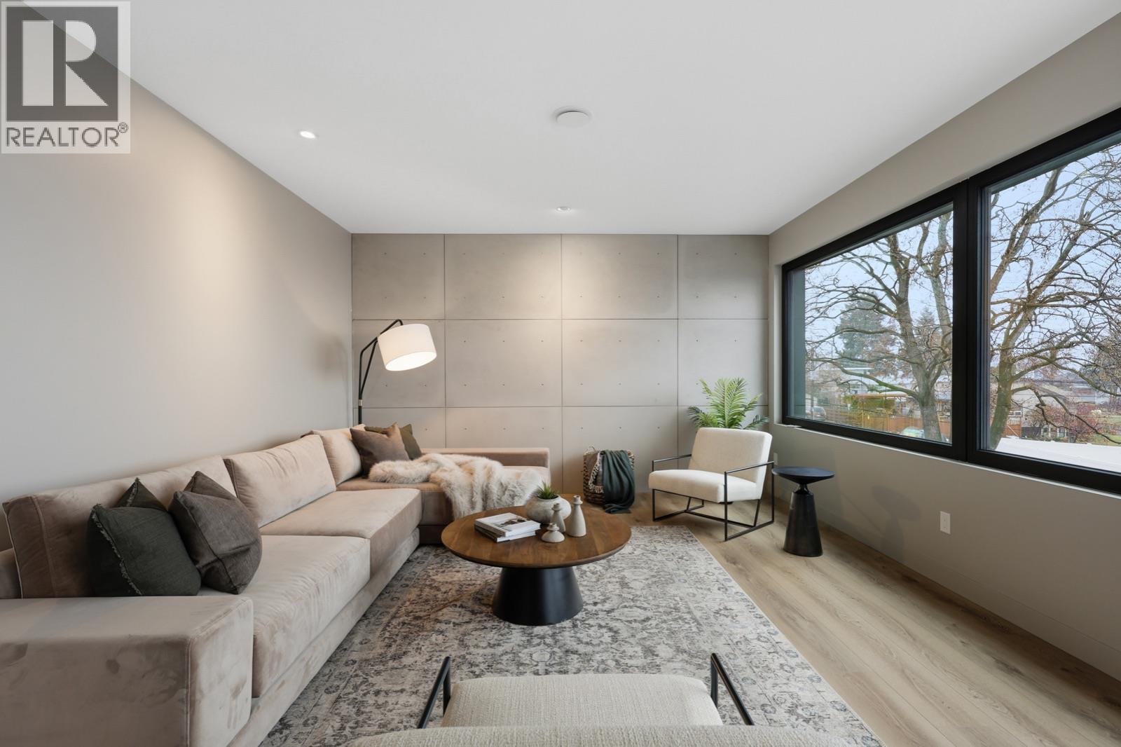 614 Cowan Street, Kamloops, BC - Indoor Photo Showing Living Room