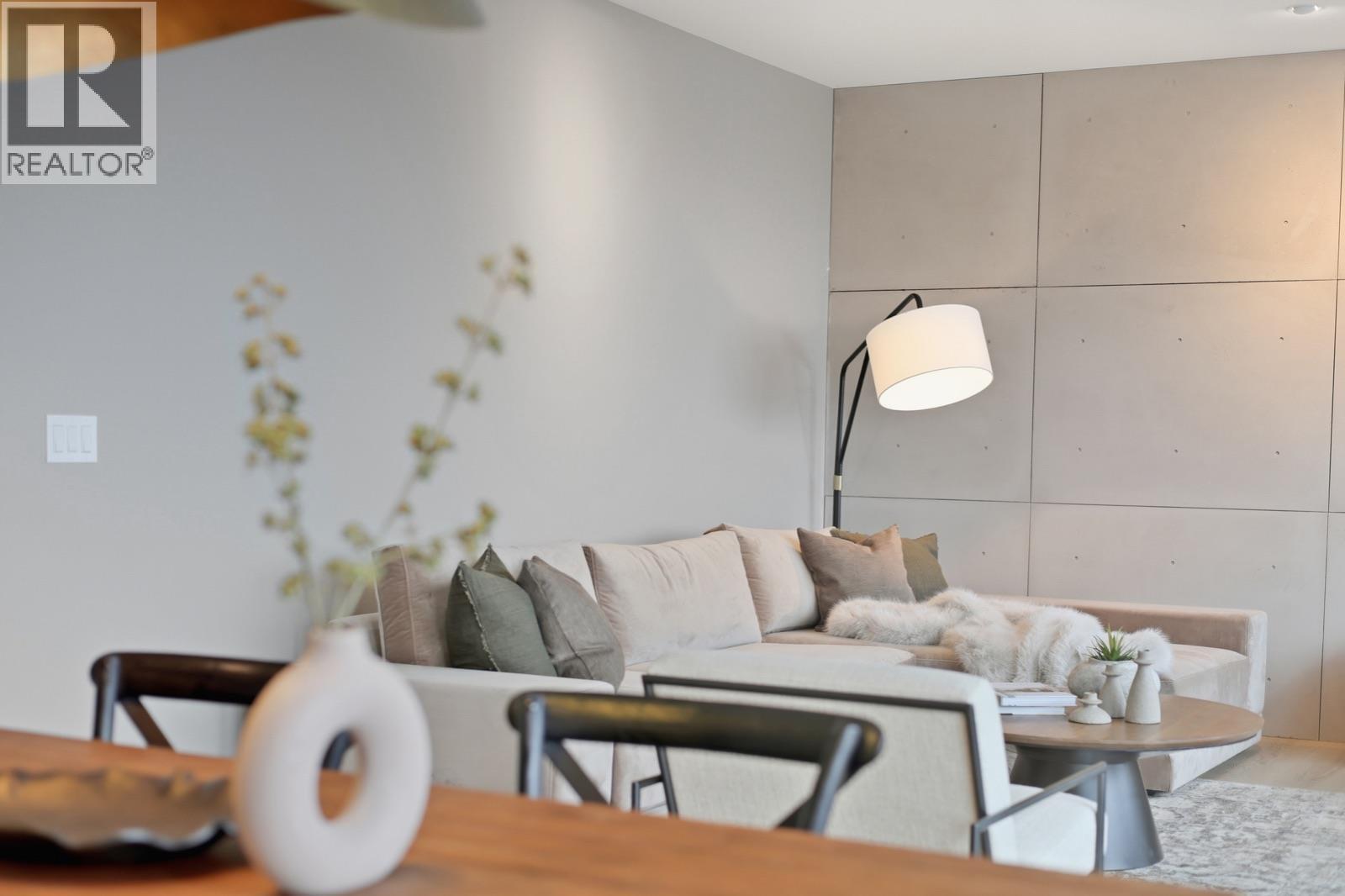 614 Cowan Street, Kamloops, BC - Indoor Photo Showing Living Room