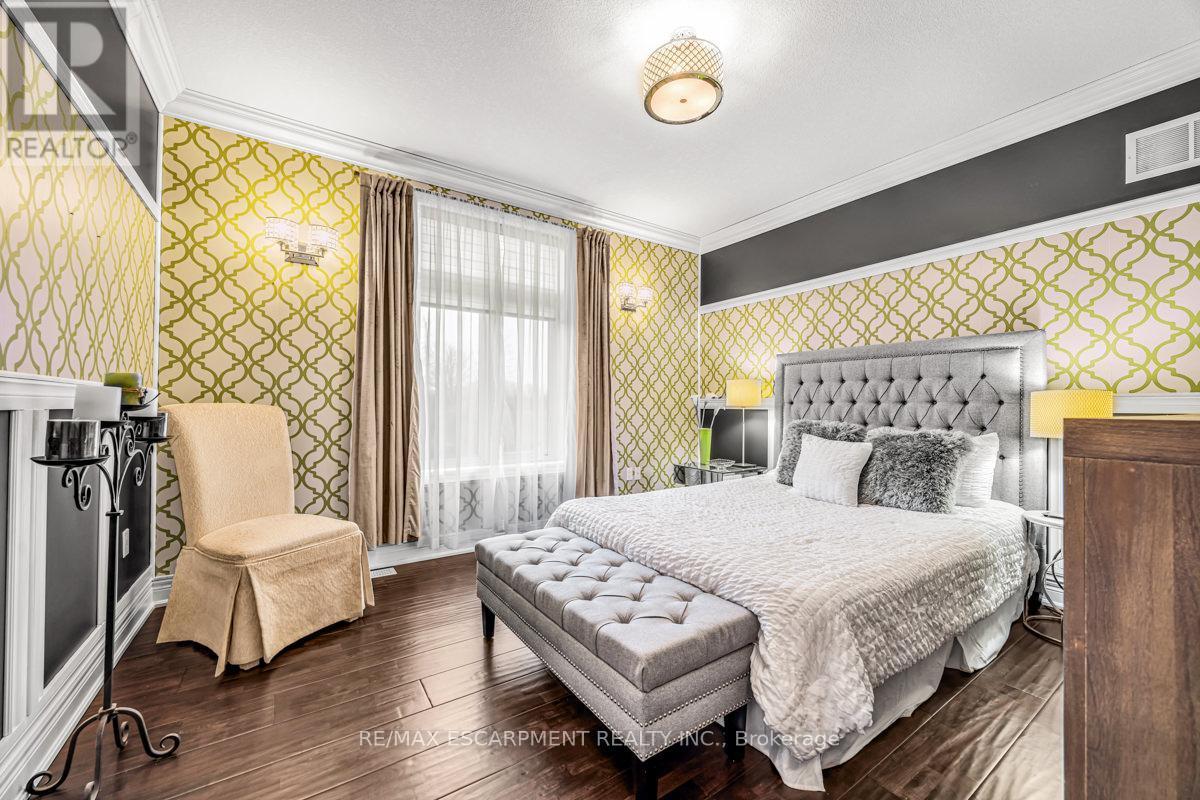 20 Chesswood Trail, Hamilton, ON - Indoor Photo Showing Bedroom