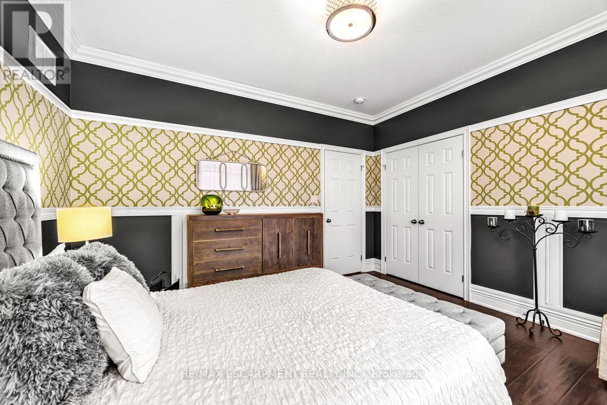 20 Chesswood Trail, Hamilton, ON - Indoor Photo Showing Bedroom