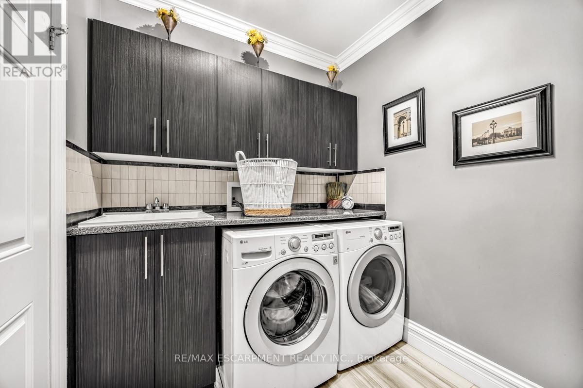 20 Chesswood Trail, Hamilton, ON - Indoor Photo Showing Laundry Room
