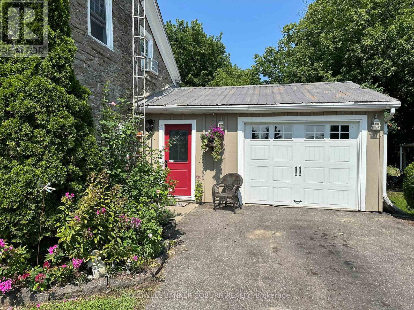 Garage for 1 vehicle plus work space and storage. - 628 Pittston Road, Edwardsburgh/Cardinal, ON - Outdoor