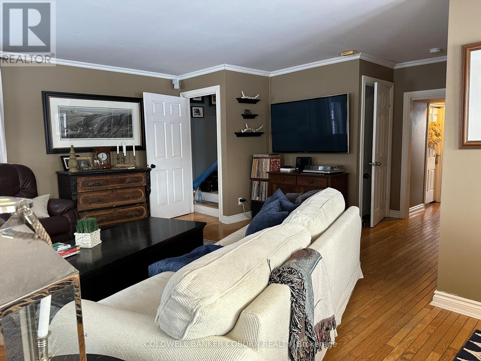 Living room. - 628 Pittston Road, Edwardsburgh/Cardinal, ON - Indoor Photo Showing Living Room