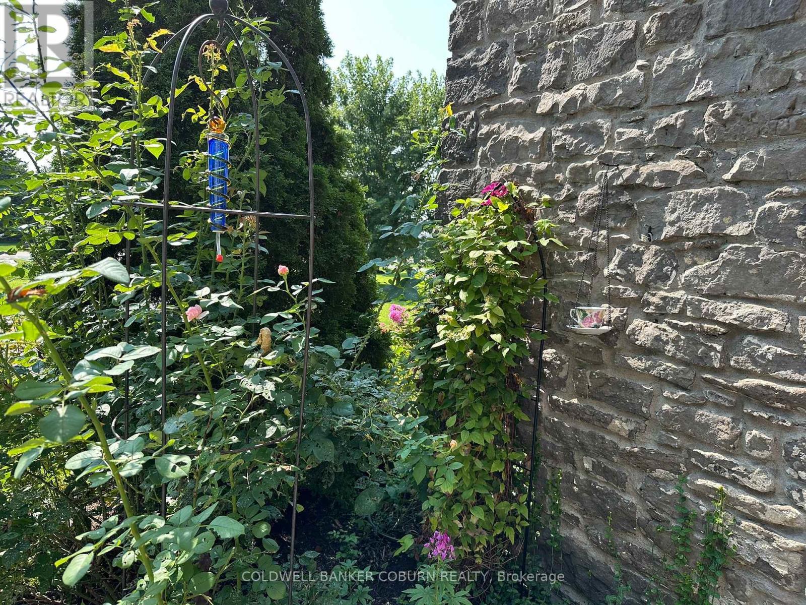Peaceful spaces with perennial gardens. - 628 Pittston Road, Edwardsburgh/Cardinal, ON - Outdoor
