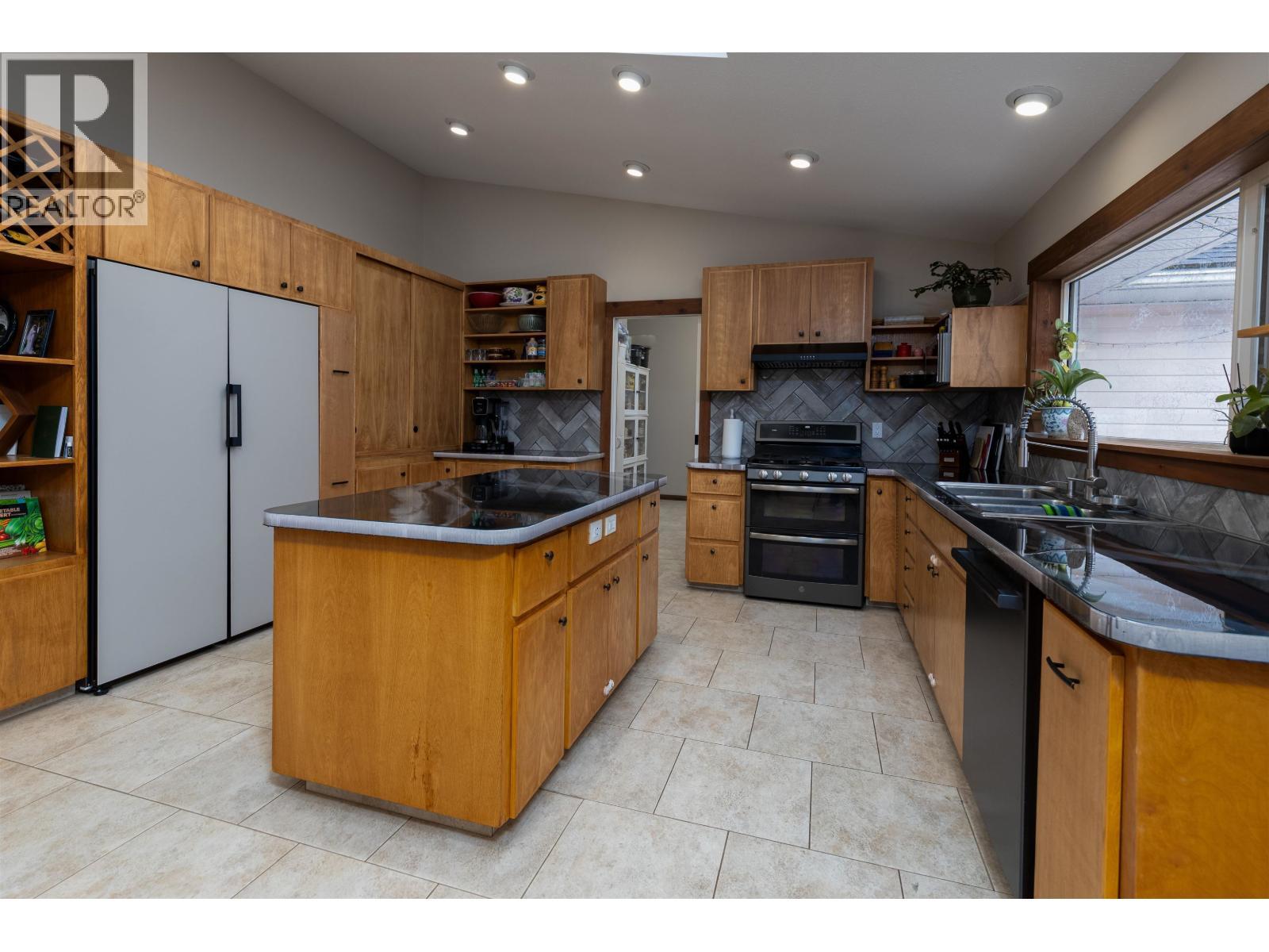 5134 Soucie Avenue, Terrace, BC - Indoor Photo Showing Kitchen