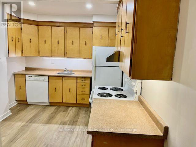 2 - 100 George Henry Boulevard, Toronto, ON - Indoor Photo Showing Kitchen