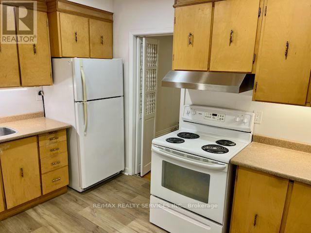 2 - 100 George Henry Boulevard, Toronto, ON - Indoor Photo Showing Kitchen