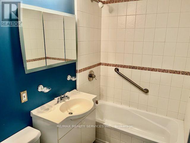 2 - 100 George Henry Boulevard, Toronto, ON - Indoor Photo Showing Bathroom