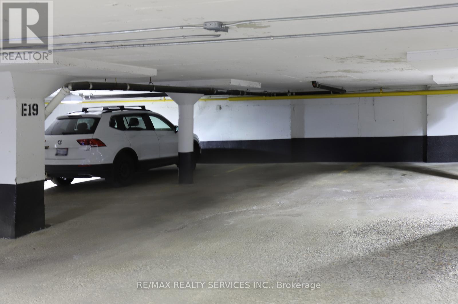 2 - 100 George Henry Boulevard, Toronto, ON - Indoor Photo Showing Garage