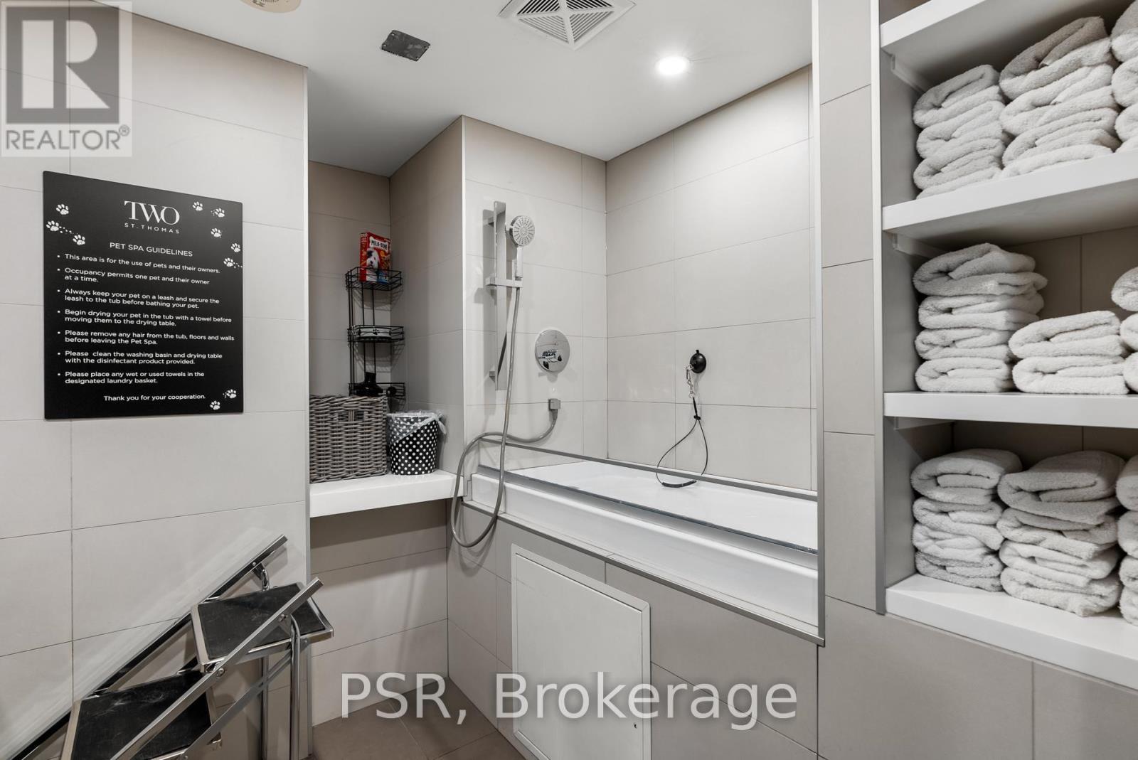 1206 - 2 St Thomas Street, Toronto, ON -