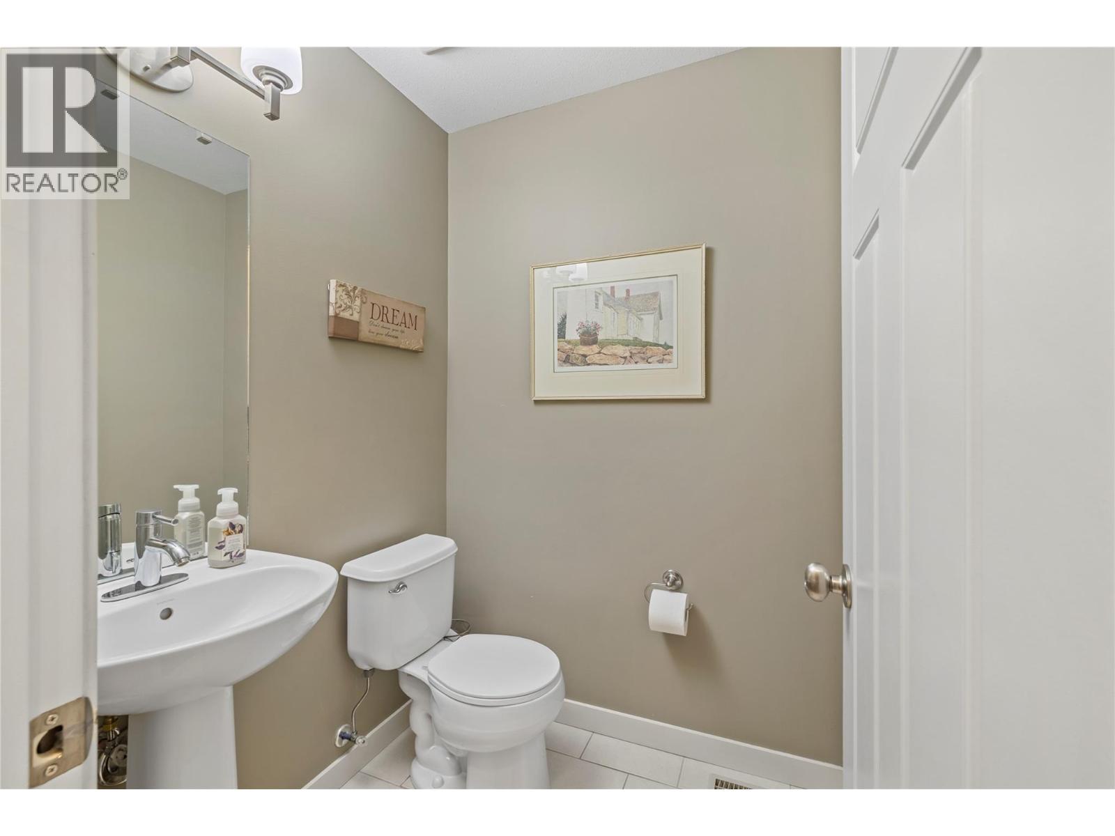 5451 South Perimeter Way, Kelowna, BC - Indoor Photo Showing Bathroom