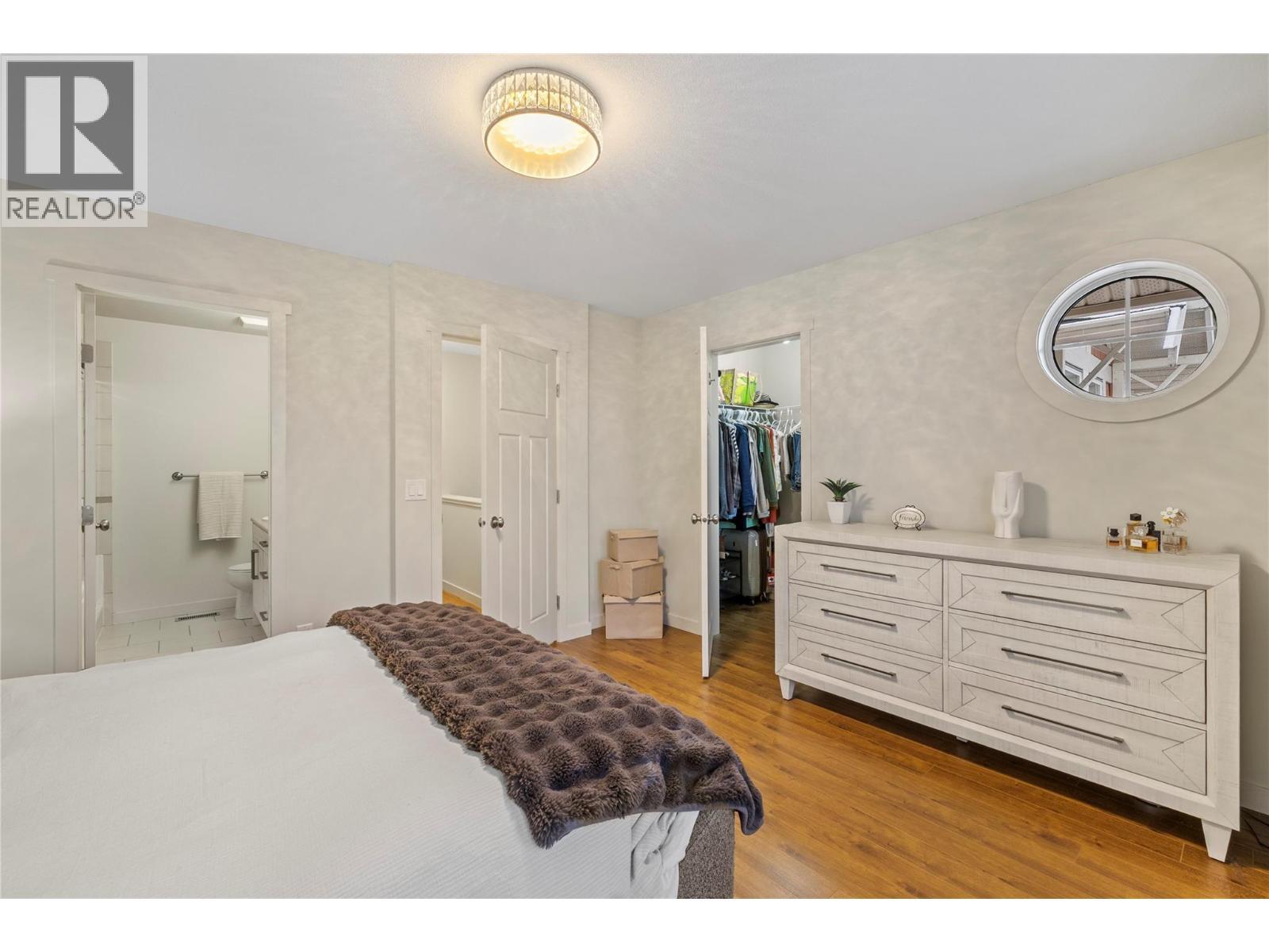 5451 South Perimeter Way, Kelowna, BC - Indoor Photo Showing Bedroom