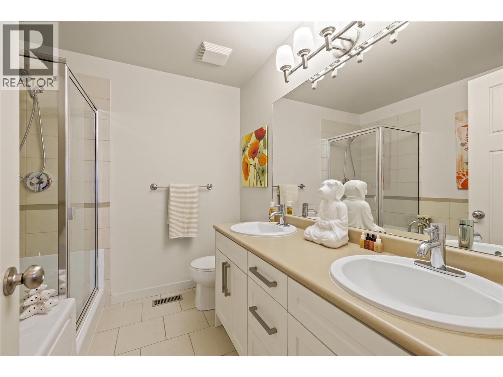 5451 South Perimeter Way, Kelowna, BC - Indoor Photo Showing Bathroom