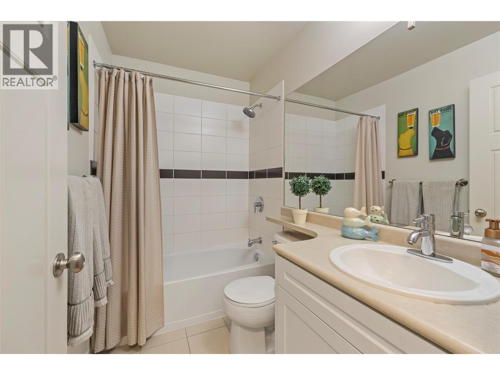5451 South Perimeter Way, Kelowna, BC - Indoor Photo Showing Bathroom