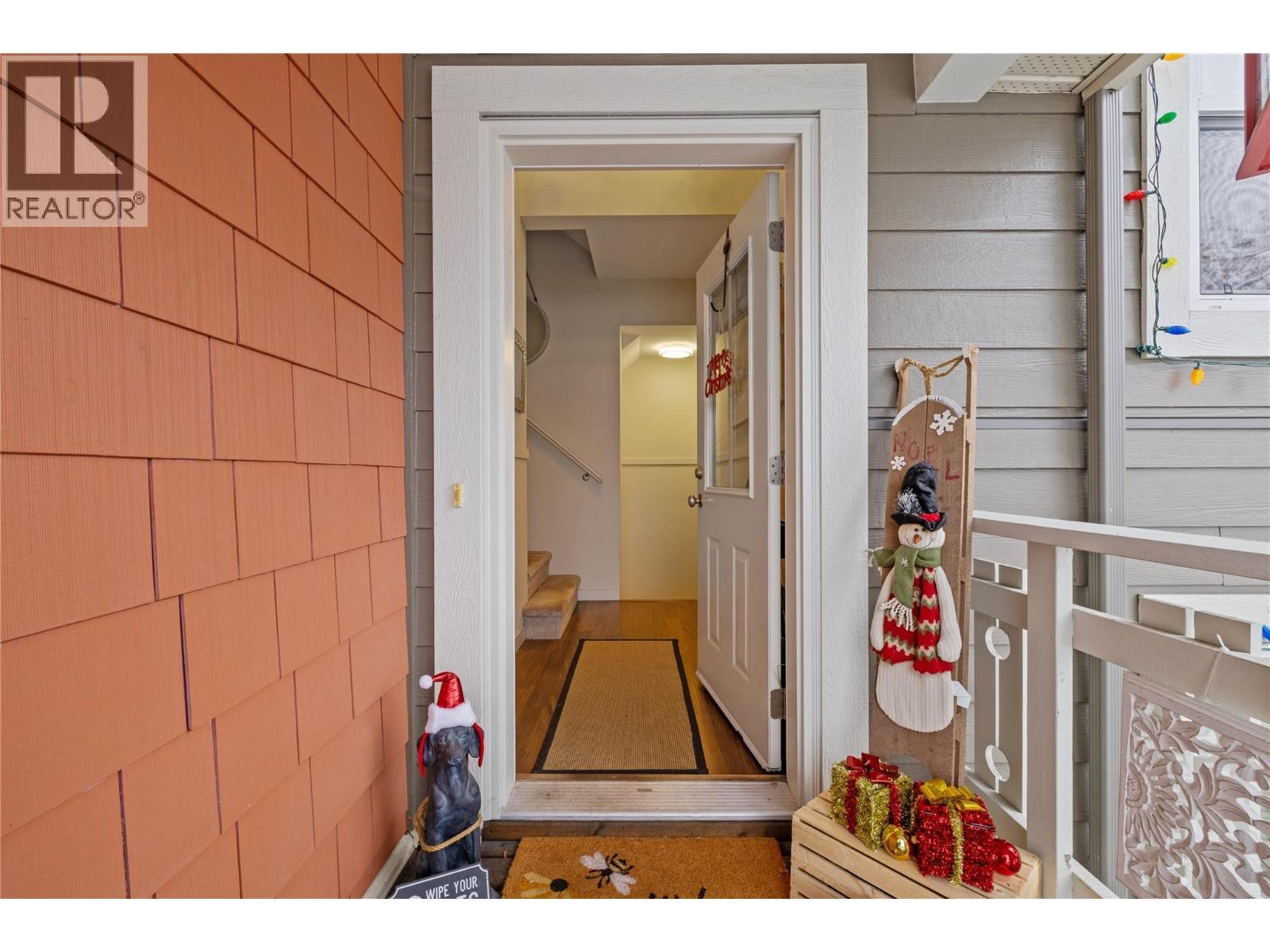 5451 South Perimeter Way, Kelowna, BC - With Exterior