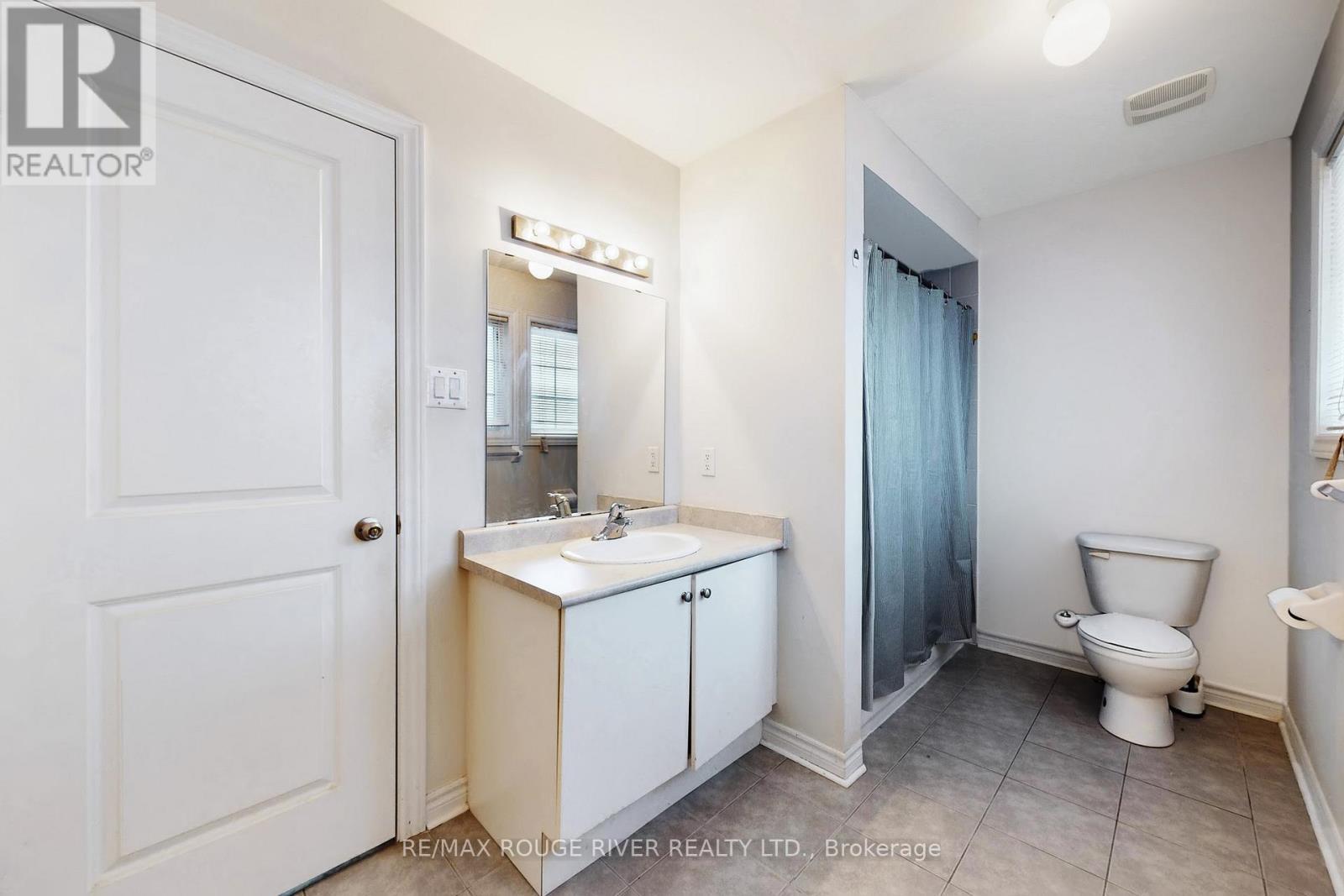 15 Adanac Drive, Whitby, ON - Indoor Photo Showing Bathroom