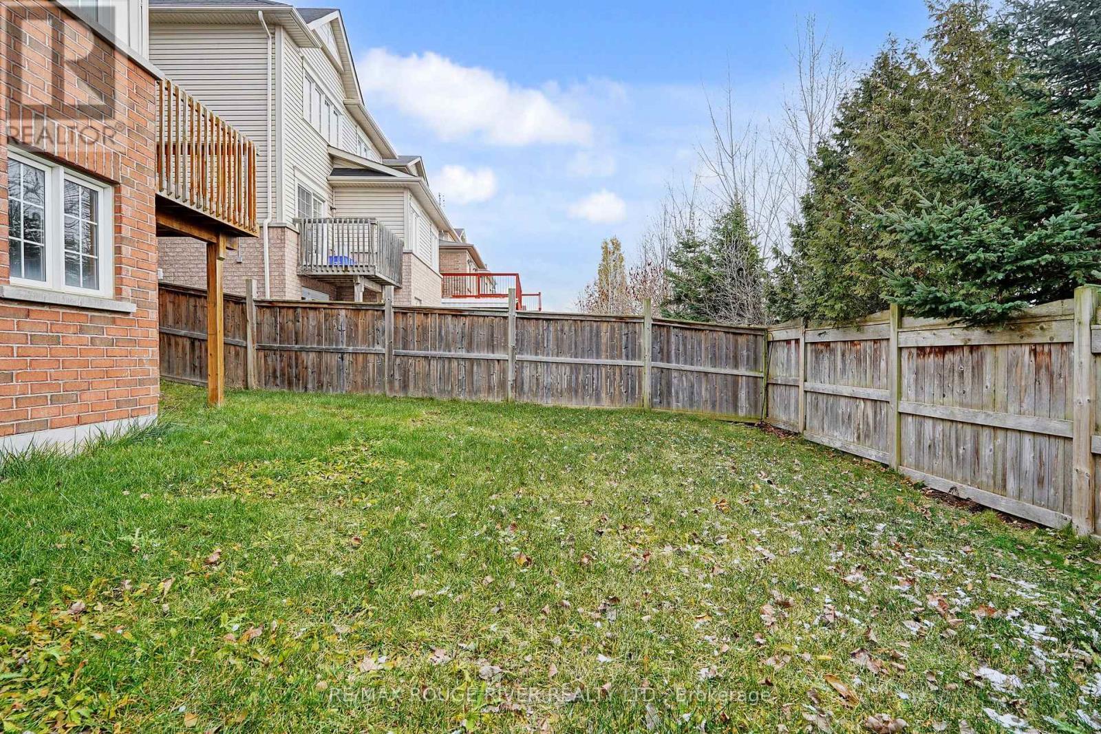 15 Adanac Drive, Whitby, ON - Outdoor