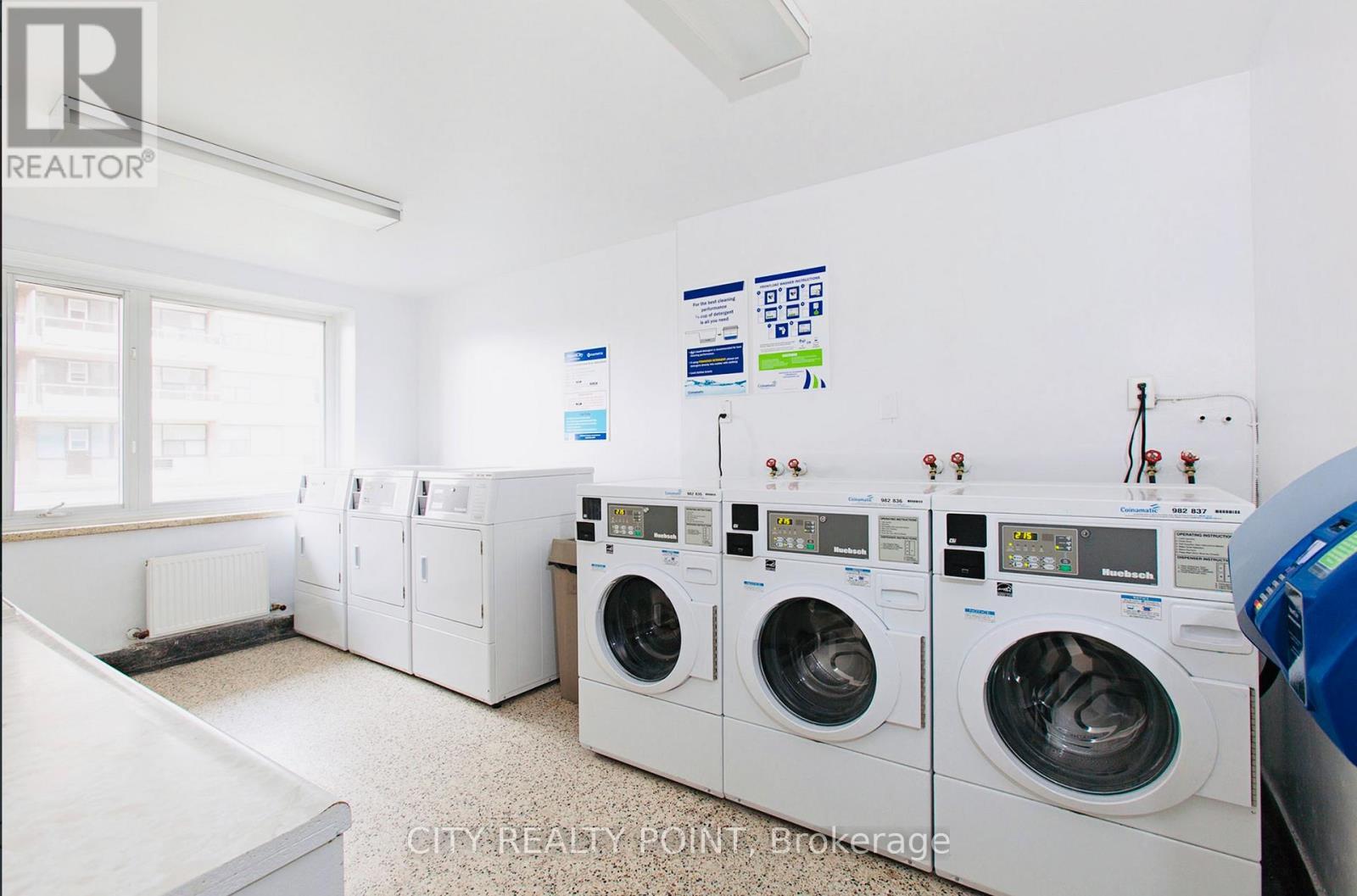 510 - 2 Grandstand Place, Toronto, ON - Indoor Photo Showing Laundry Room