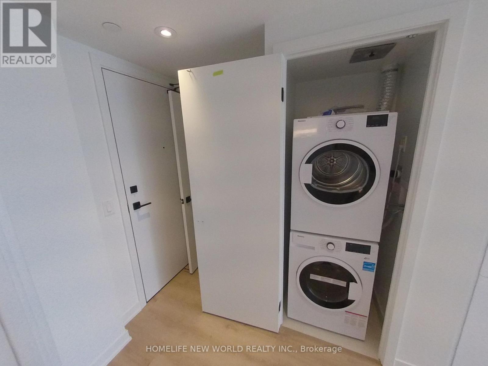 2802 - 319 Jarvis Street, Toronto, ON - Indoor Photo Showing Laundry Room