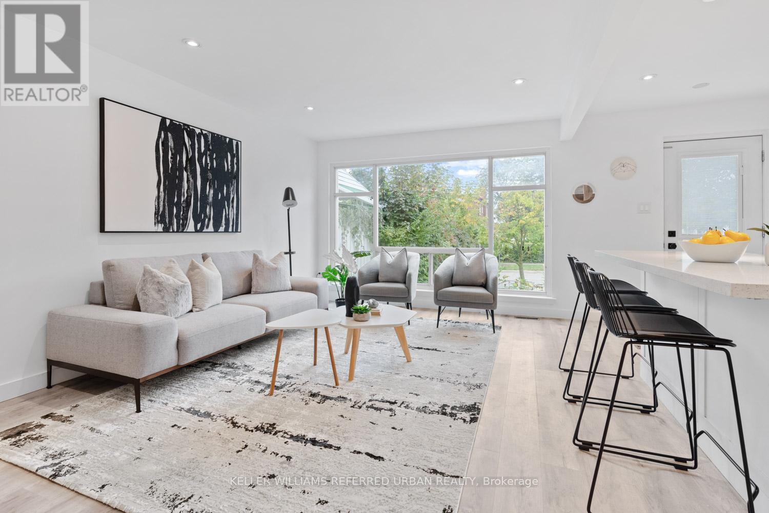 73 Trinnell Boulevard, Toronto, ON - Indoor Photo Showing Living Room