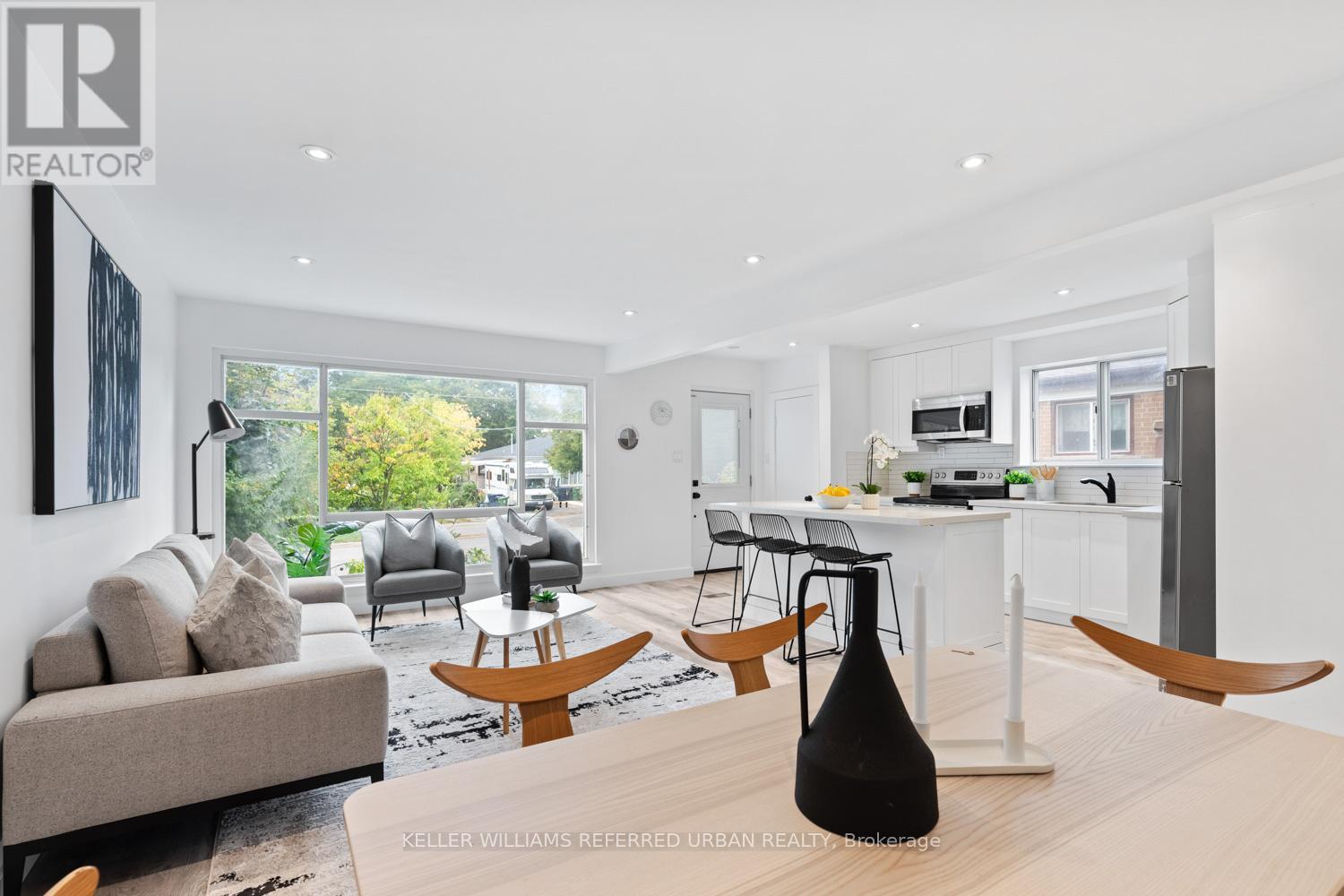 73 Trinnell Boulevard, Toronto, ON - Indoor Photo Showing Living Room
