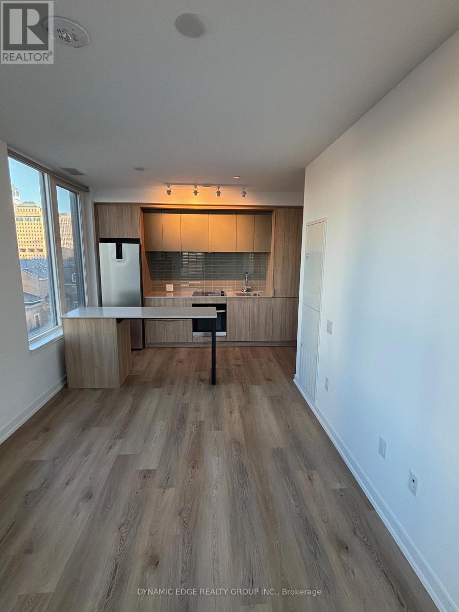 403 - 395 Square One Drive, Mississauga, ON - Indoor Photo Showing Kitchen