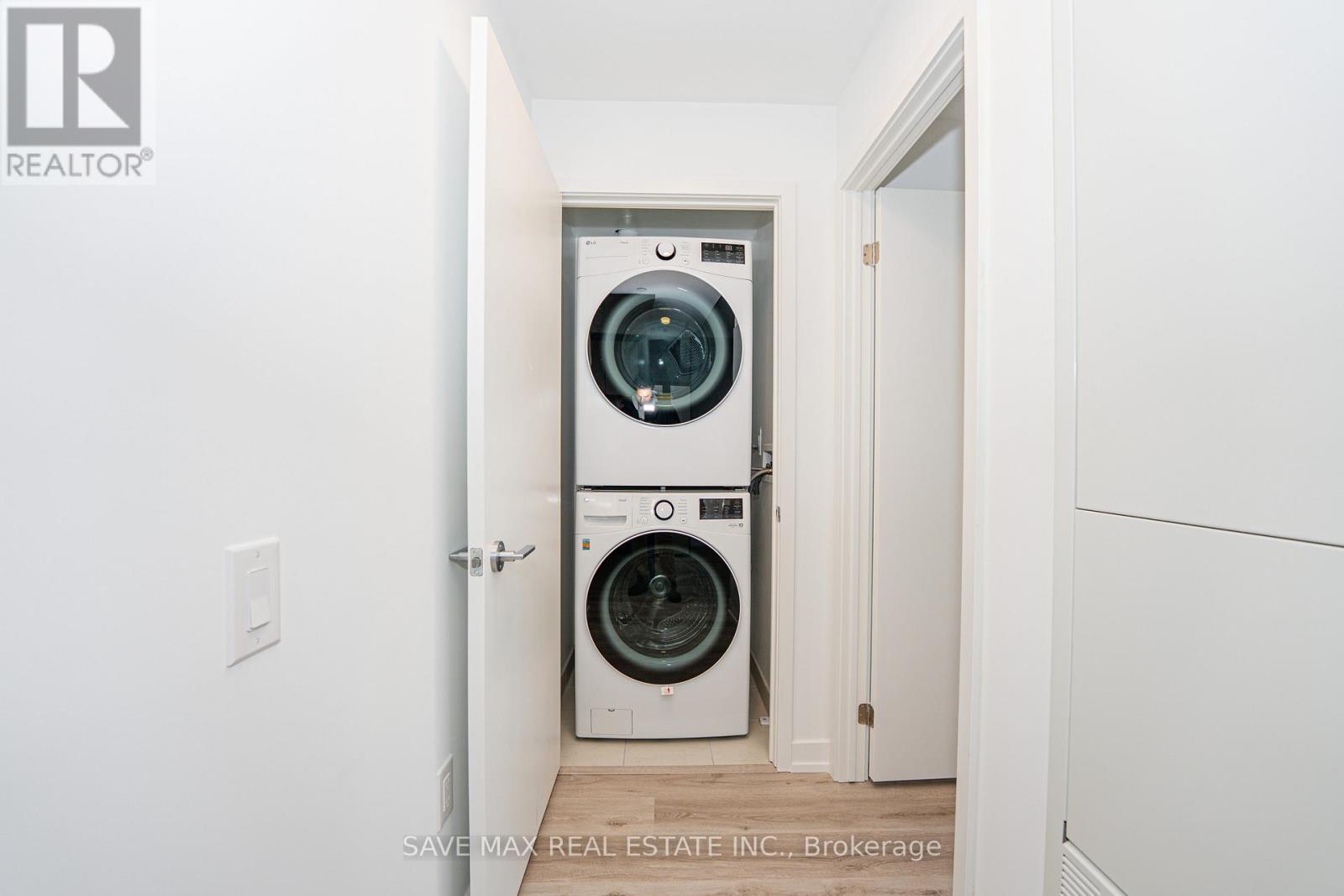 2805 - 395 Square One Drive, Mississauga, ON - Indoor Photo Showing Laundry Room
