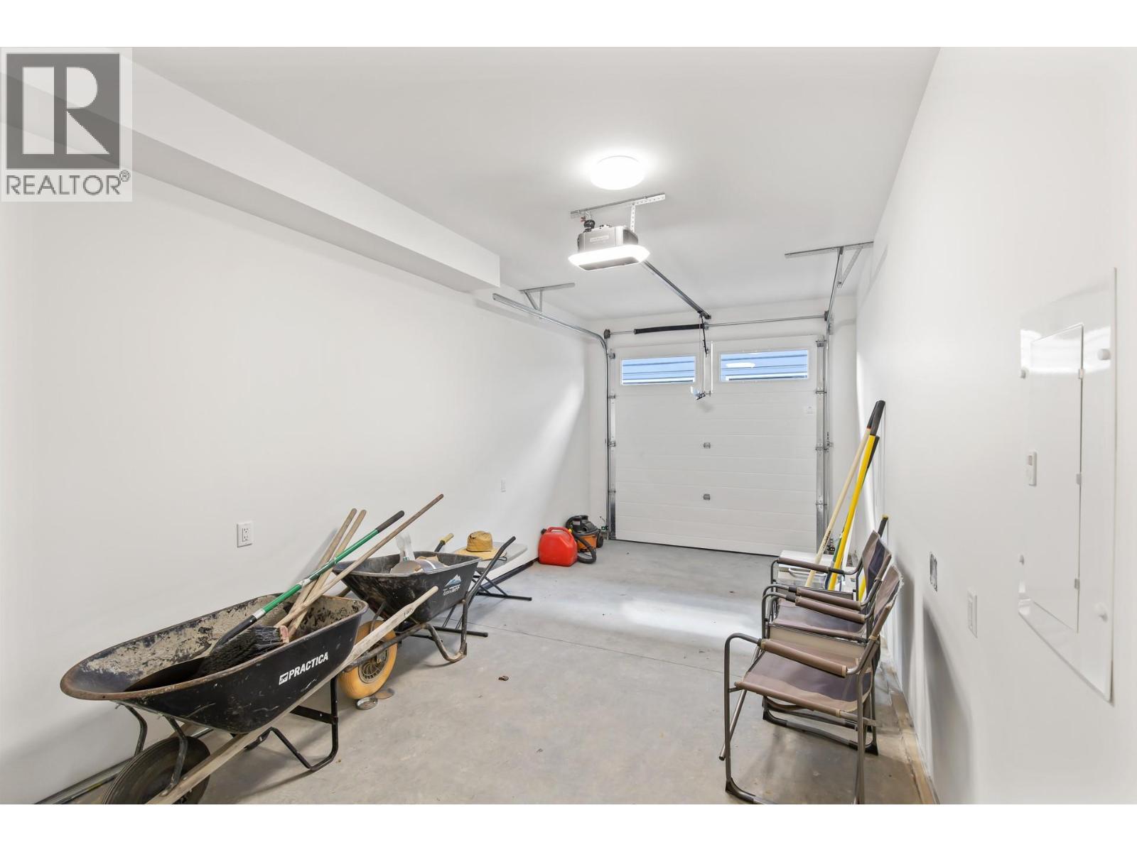280 Nickel Road, Kelowna, BC - Indoor Photo Showing Garage