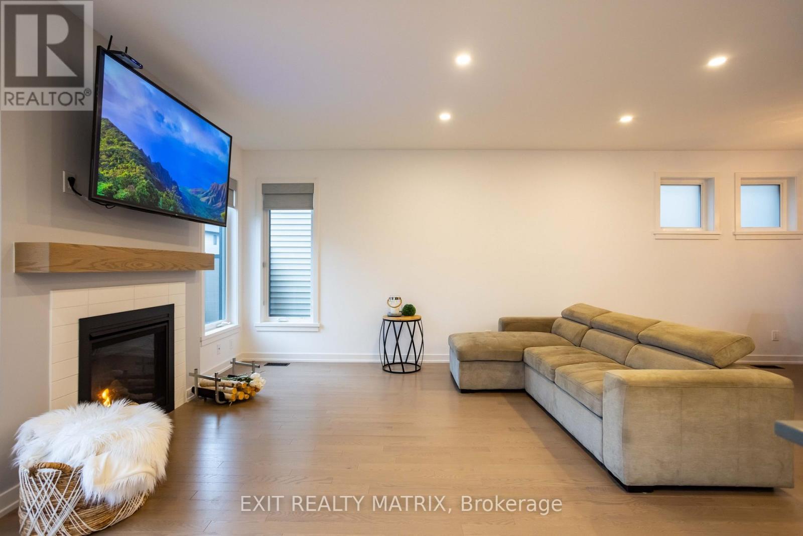 6487 Renaud Road, Ottawa, ON - Indoor With Fireplace