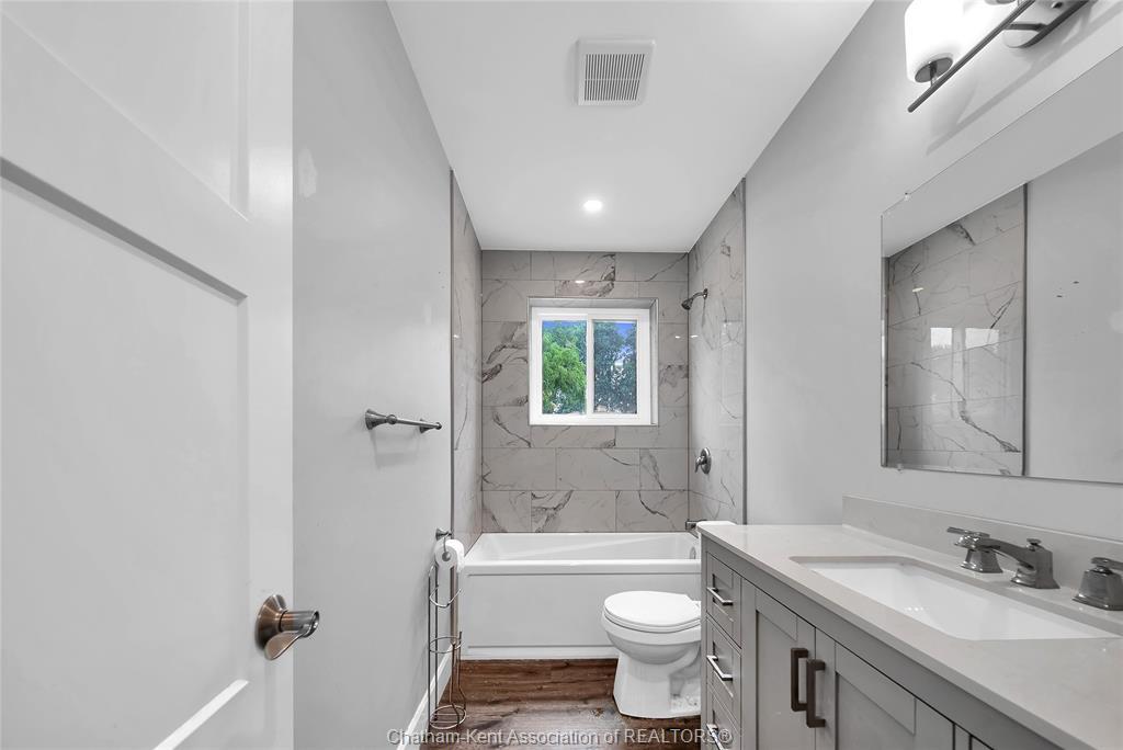 12-25 Orchard Heights Drive, Chatham, ON