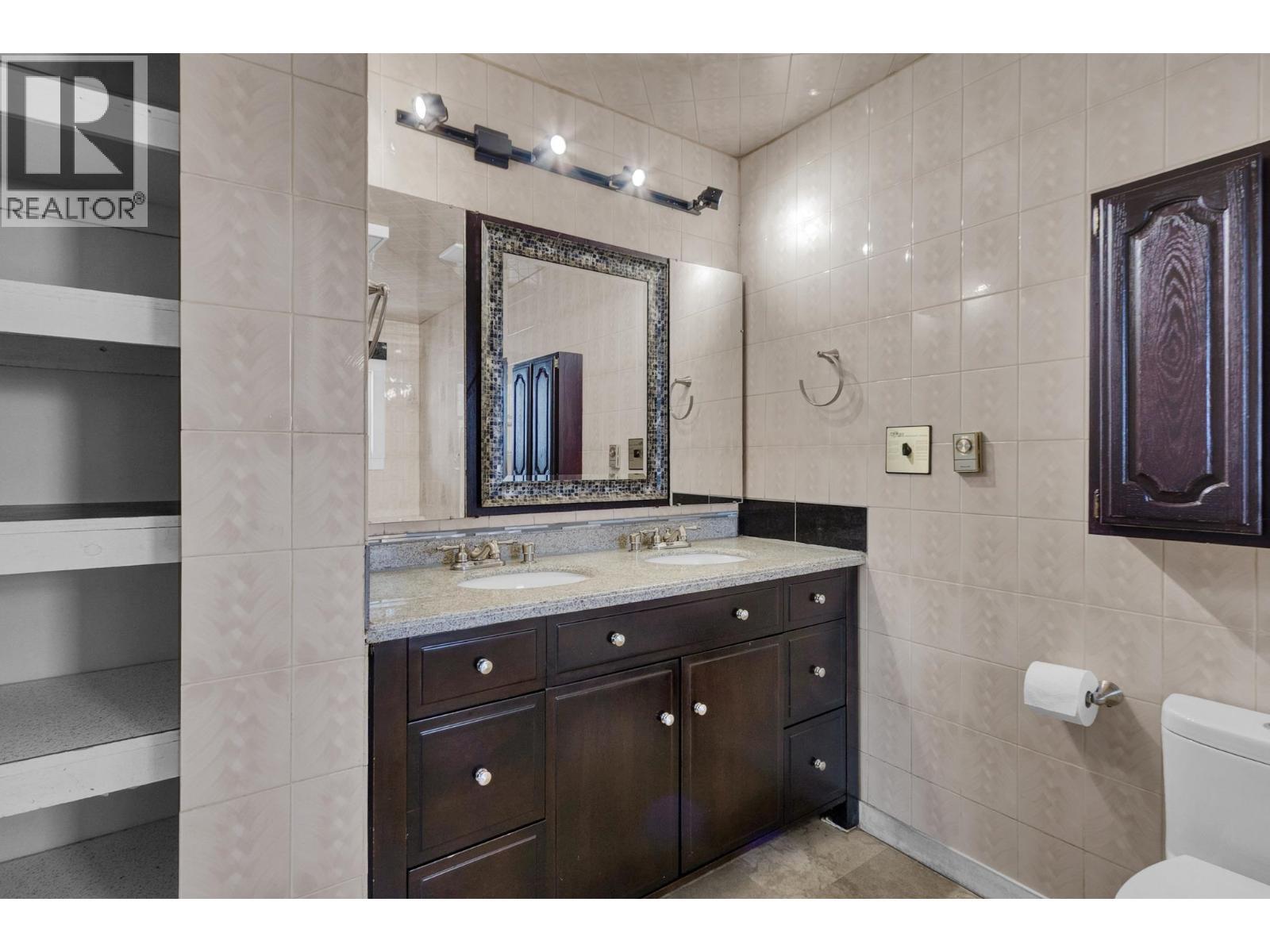 9147 North Kelly Road, Prince George, BC - Indoor Photo Showing Bathroom