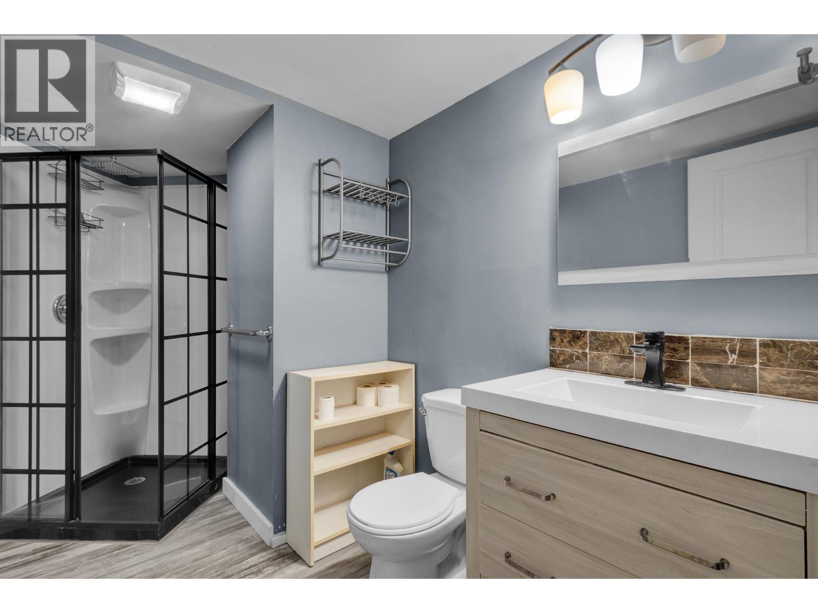 9147 North Kelly Road, Prince George, BC - Indoor Photo Showing Bathroom