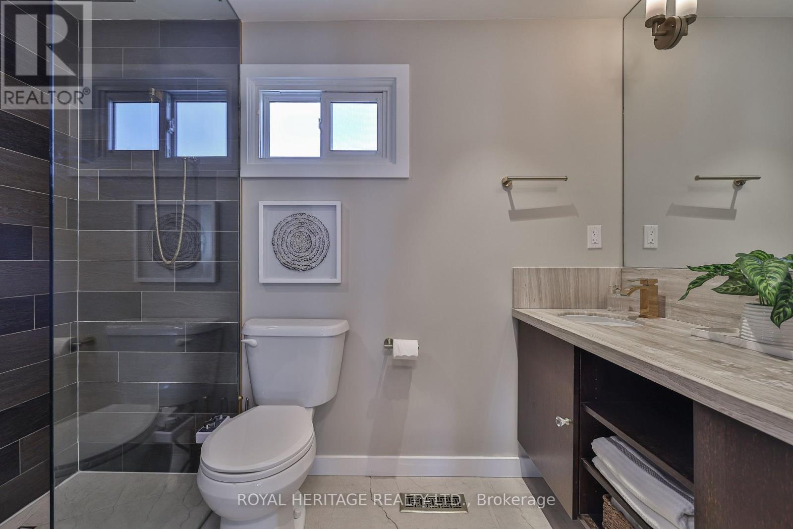 532 Powell Road, Whitby, ON - Indoor Photo Showing Bathroom
