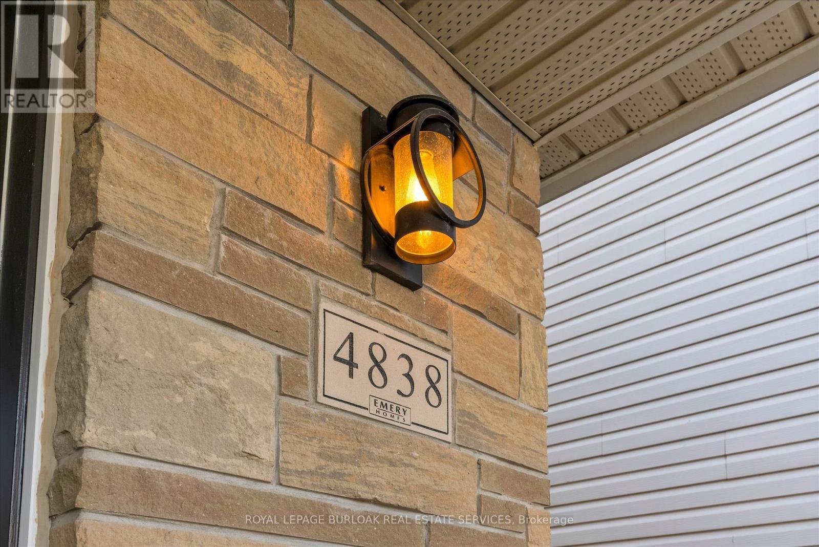 4838 Columbus Drive, Burlington, ON - Outdoor With Exterior