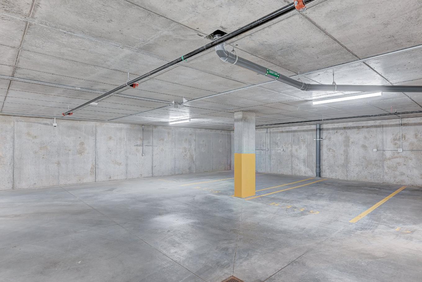 Garage - 2706-1000 Rue André-Prévost, Montréal (Verdun/Île-Des-Soeurs), QC - Indoor Photo Showing Garage