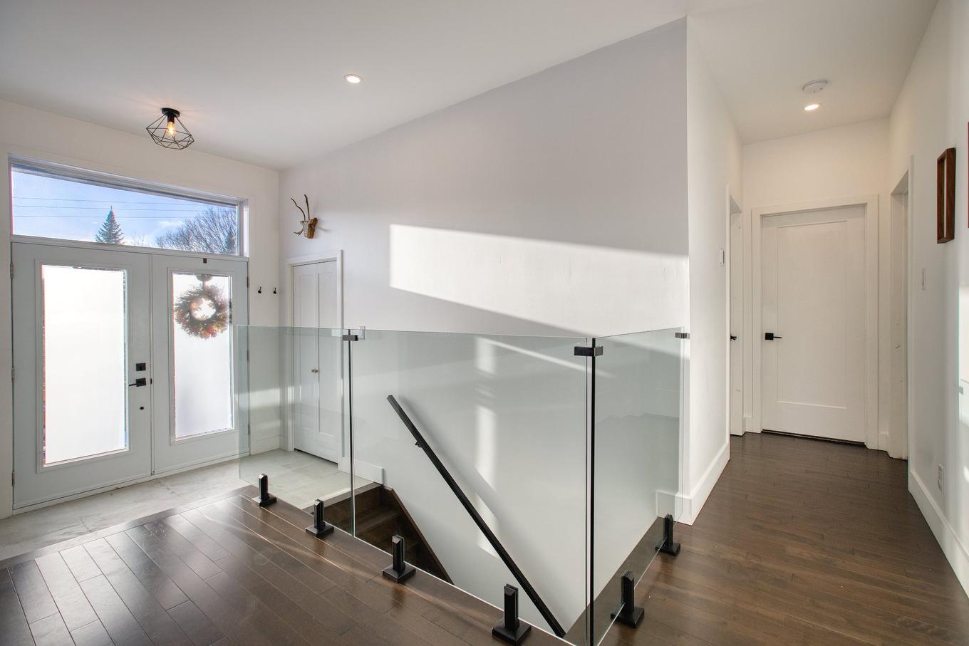 Hall d'entrée/Vestibule - 649Z - 649Az Rue Beauregard, Sainte-Agathe-Des-Monts, QC - Indoor Photo Showing Other Room