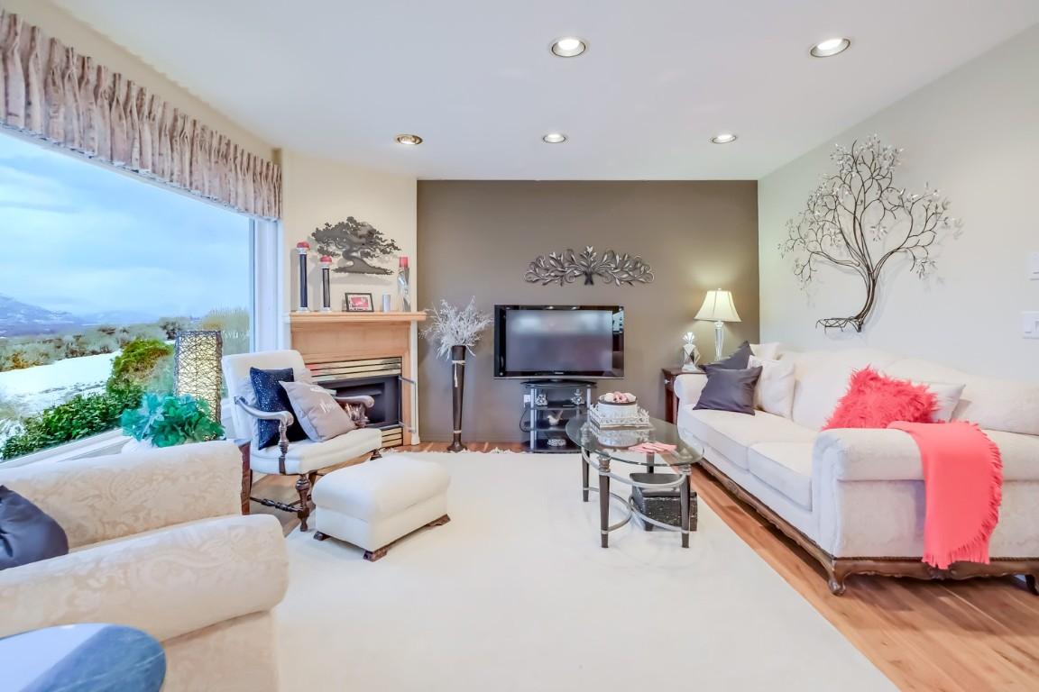 459 Ridge Place, Penticton, BC - Indoor Photo Showing Living Room
