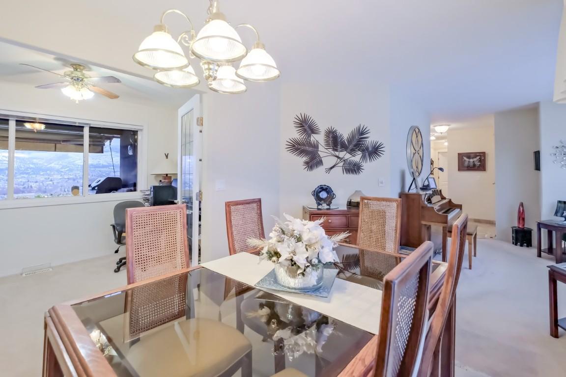459 Ridge Place, Penticton, BC - Indoor Photo Showing Dining Room