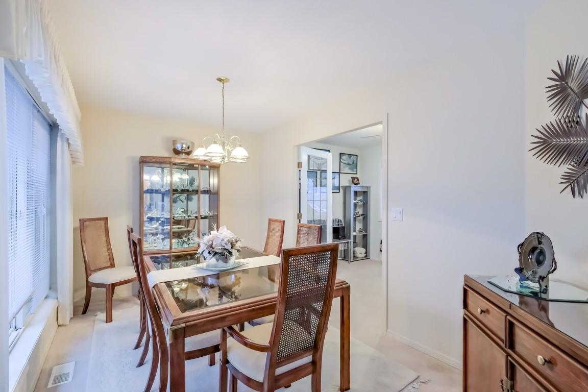 459 Ridge Place, Penticton, BC - Indoor Photo Showing Dining Room