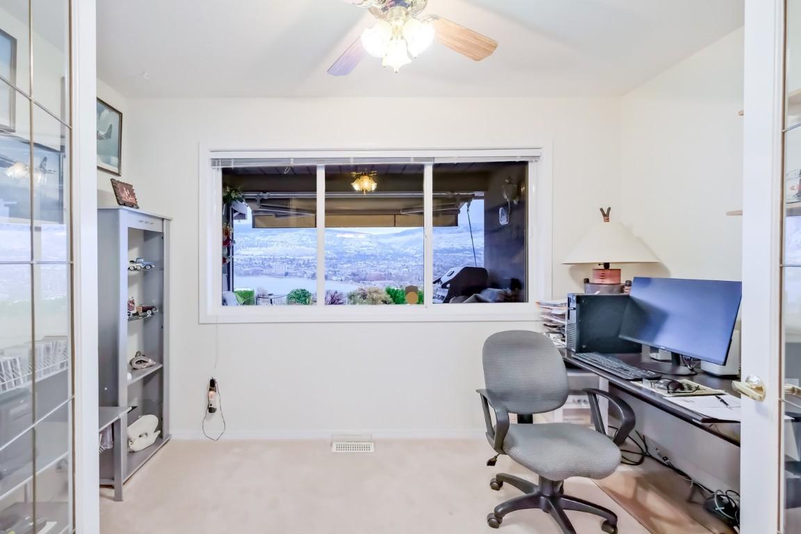 459 Ridge Place, Penticton, BC - Indoor Photo Showing Office