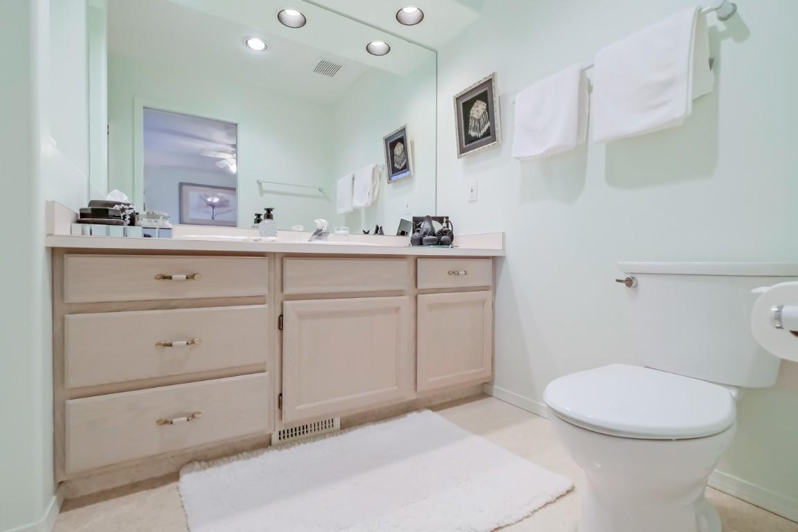 459 Ridge Place, Penticton, BC - Indoor Photo Showing Bathroom
