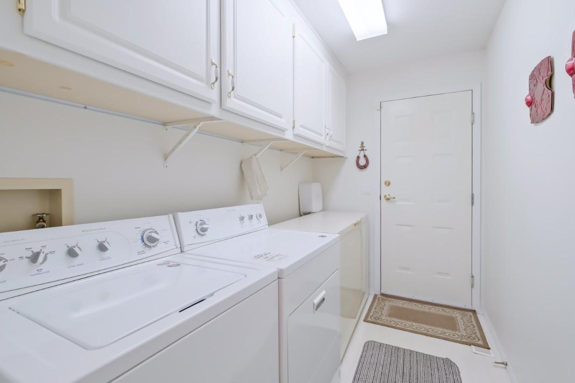 459 Ridge Place, Penticton, BC - Indoor Photo Showing Laundry Room